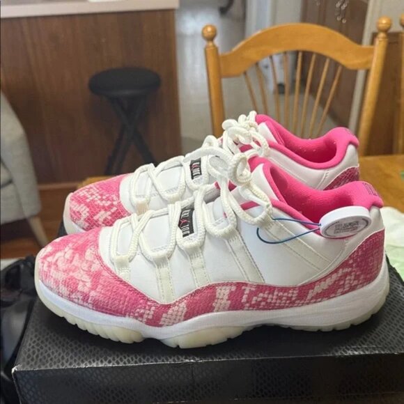 Jordan 11 - Picture 1 of 5